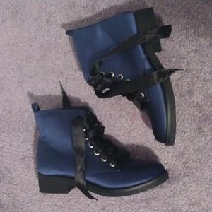 🔥 price drop🔥 Dirty laundry satin boots